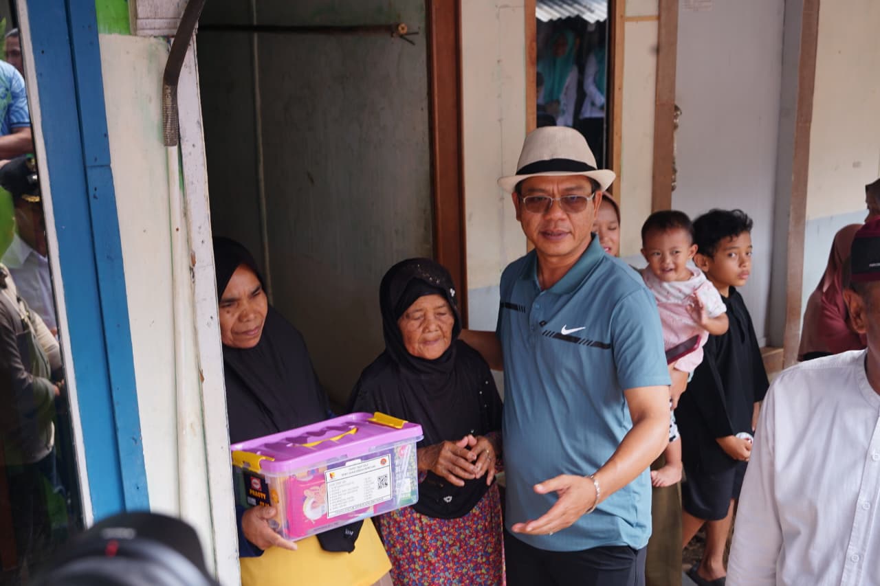 Tinjau Lokasi Puting Beliung Cimenyan, Bupati KDS Serap Aspirasi Warga Secara Langsung